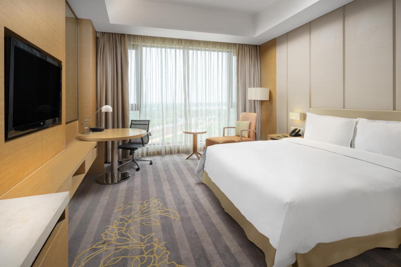 Holiday Inn Nanyang By Ihg Экстерьер фото